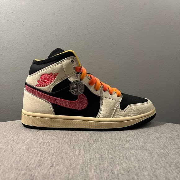 Jordan Shoes - Nike Air Jordan 1 Mid SE Edge Pale Ivory Racer Pink Women size 7.5 IB7007-107